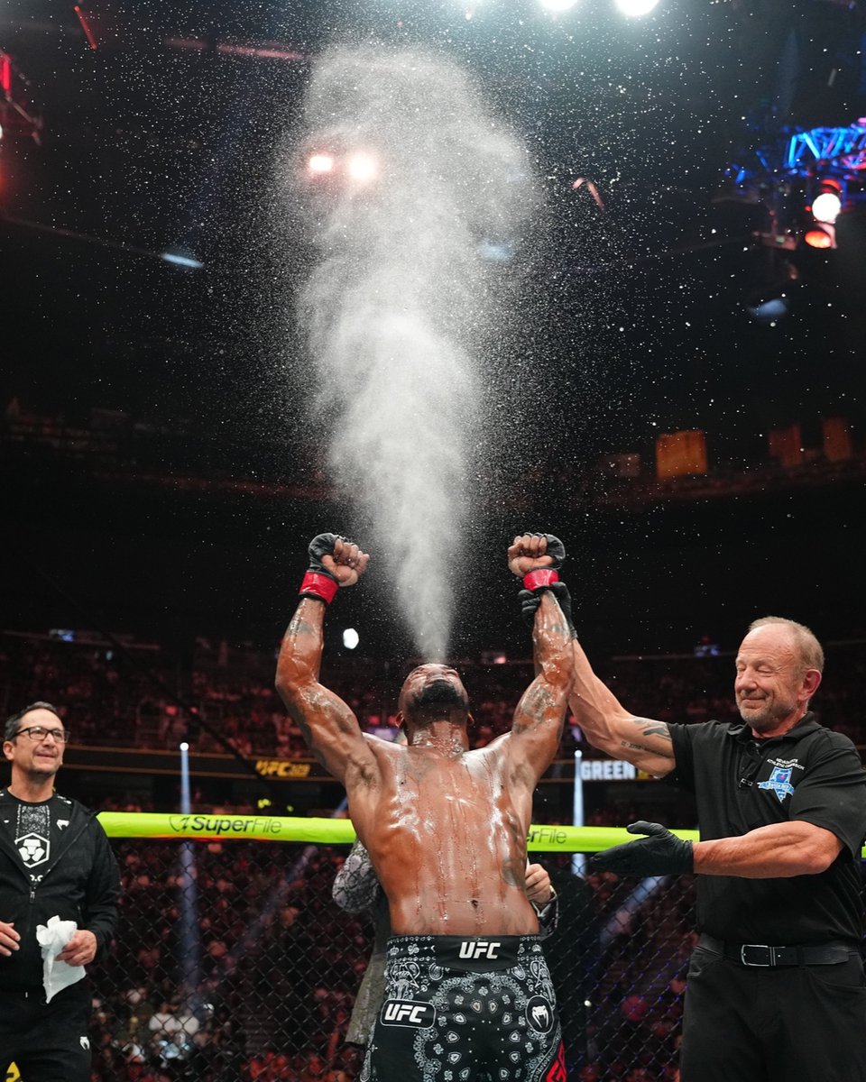 UFC tweet media