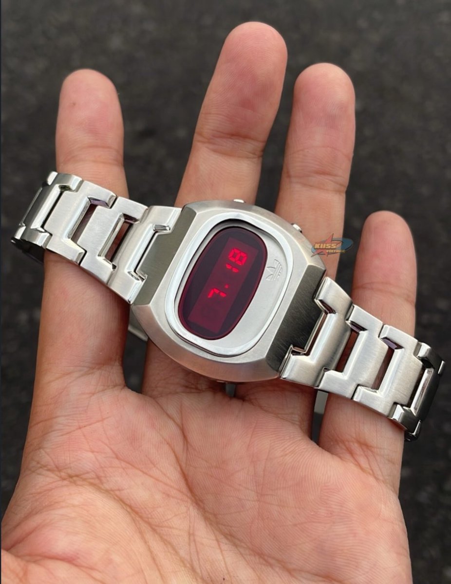 Shtreetwear's tweet photo. 2004 Adidas LED Watch https://t.co/XwfpwkyyKu