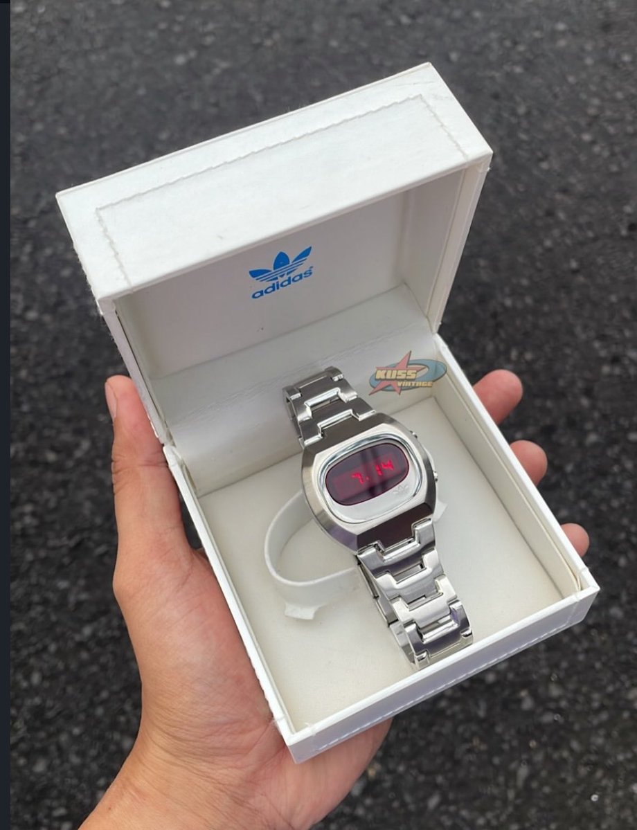 Shtreetwear's tweet photo. 2004 Adidas LED Watch https://t.co/XwfpwkyyKu