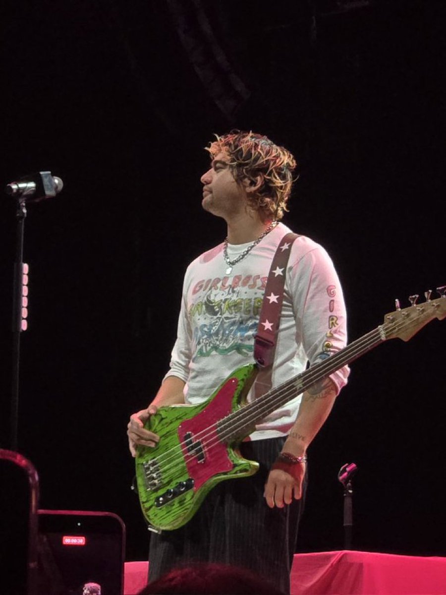 goobieeeeeee's tweet photo. calum not now. https://t.co/GTK6ULB8zh