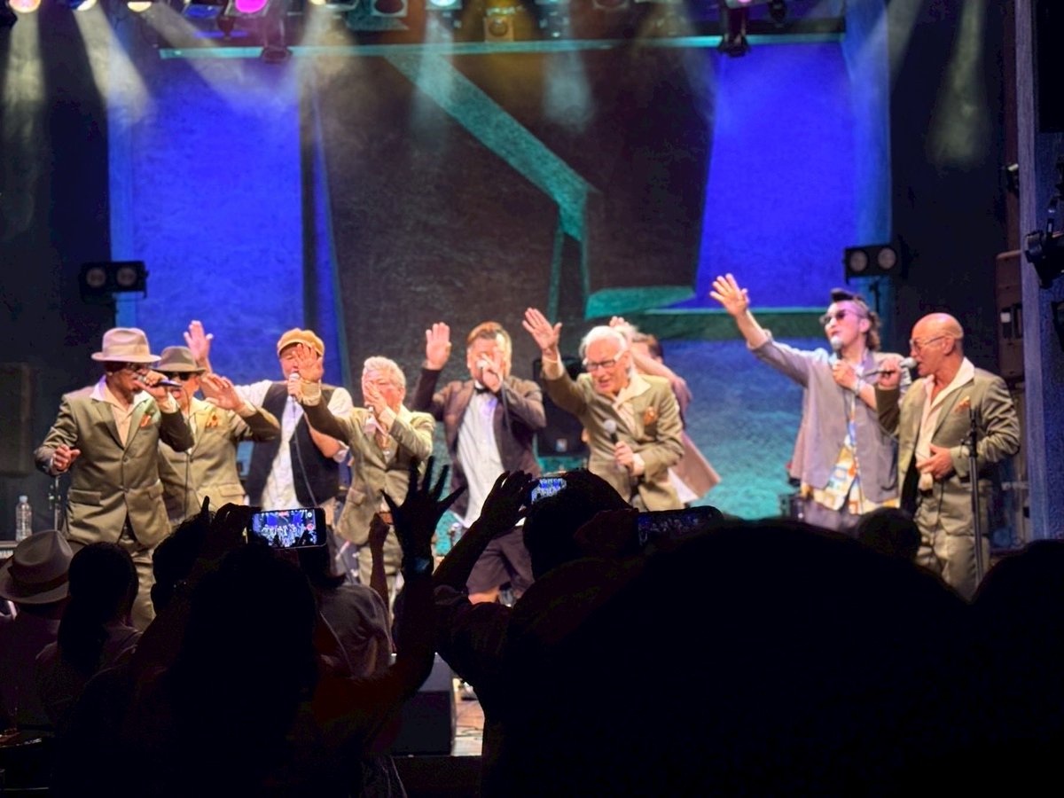 voicefour2022's tweet photo. 昨日は
吉祥寺スターパインズカフェにて
Doo Wop Day Party

The Crazy Soundsさんの枠で
飛び入りで歌わせてもらいました

ここに行くとvoice fourが
若手になります！

ミキトさんはじめ
スタッフの皆様
そしてお越しいただいた皆様
ありがとうございます！

8/11
国分寺にて2組のライブも決定！ https://t.co/mbWWogTAGD