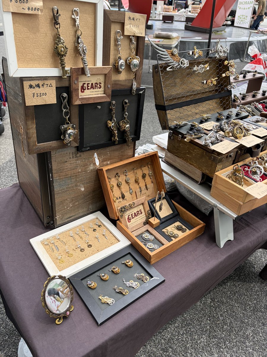 gears_g's tweet photo. 7月12日
川崎ルフロン前出展開始しました

2日連続出展の2日目です
本日も18時頃まで昨日とは場所を変えてブースを展開しておりますので是非お立ち寄り下さい！ https://t.co/7wlZJqCnCK
