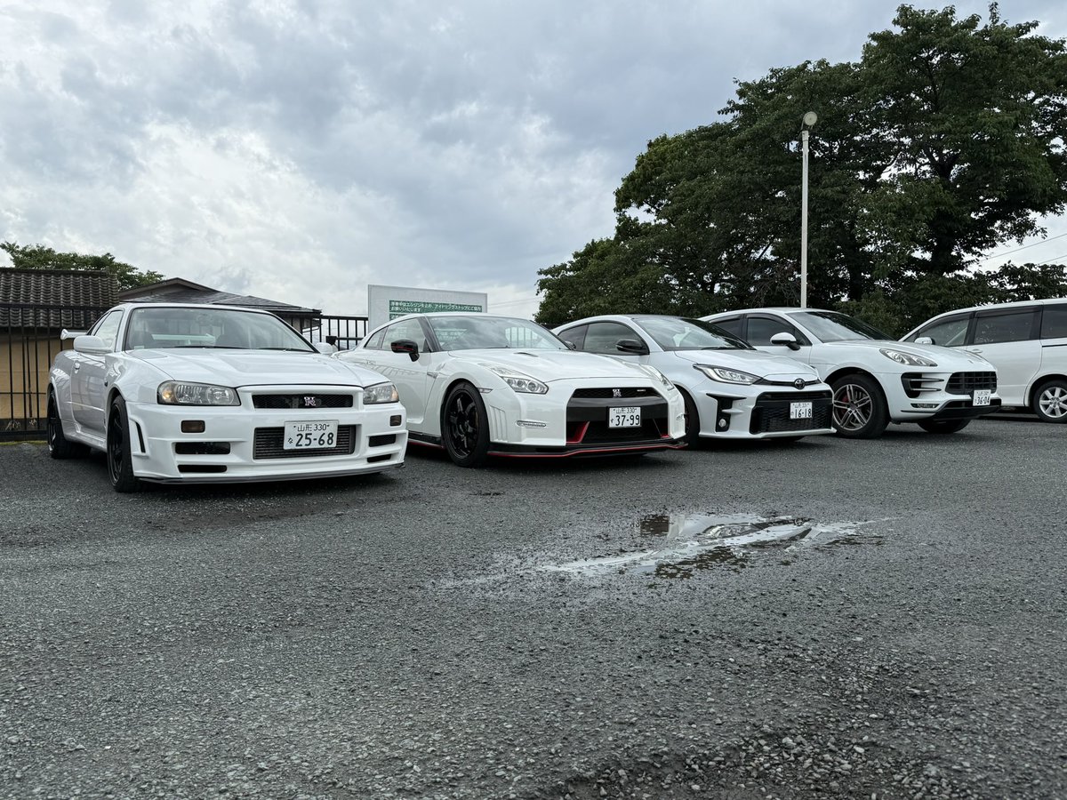 GFR_Owner's tweet photo. 【本日開催】
本日はGFR感謝祭・湾岸大会当日です。
あいにくの天気となりましたが、スタッフ一同、皆様をお迎えする準備を進めています。
今回はリフレッシュを終えたBNR34をはじめ、R35 GT-R、GRヤリス、マカンターボの4台を展示予定です。
大会に参加される方はもちろん、ご観覧だけでも大歓迎です。車好きの皆様と楽しい一日を過ごせればと思います。
ご来場の際は、お足元にお気を付けてお越しください。
皆様のご参加、ご来場を心よりお待ちしております。

Ready to race. Ready to meet you.

（レースの準備は完了。皆様のお越しをお待ちしています。）

#GFR #湾岸イグニ #湾岸マキシ #湾岸ミッドナイト #GFR感謝祭 #GFR感謝祭2026