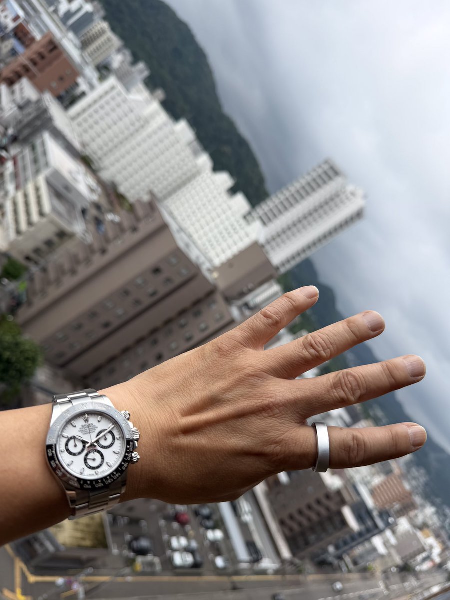 rolex_sapporo's tweet photo. Apple Watchでは健康管理が自分のスタイルに合わなかったので、スマートリングに切り替えました。
おかげで、お気に入りの腕時計を毎日楽しみながら、健康管理もしっかりできています。
この組み合わせ、なかなか気に入っています。
皆さんはいかがですか？
#ロレックス 
#RingCoonGen3
#健康管理 https://t.co/Nhme3EI9NA