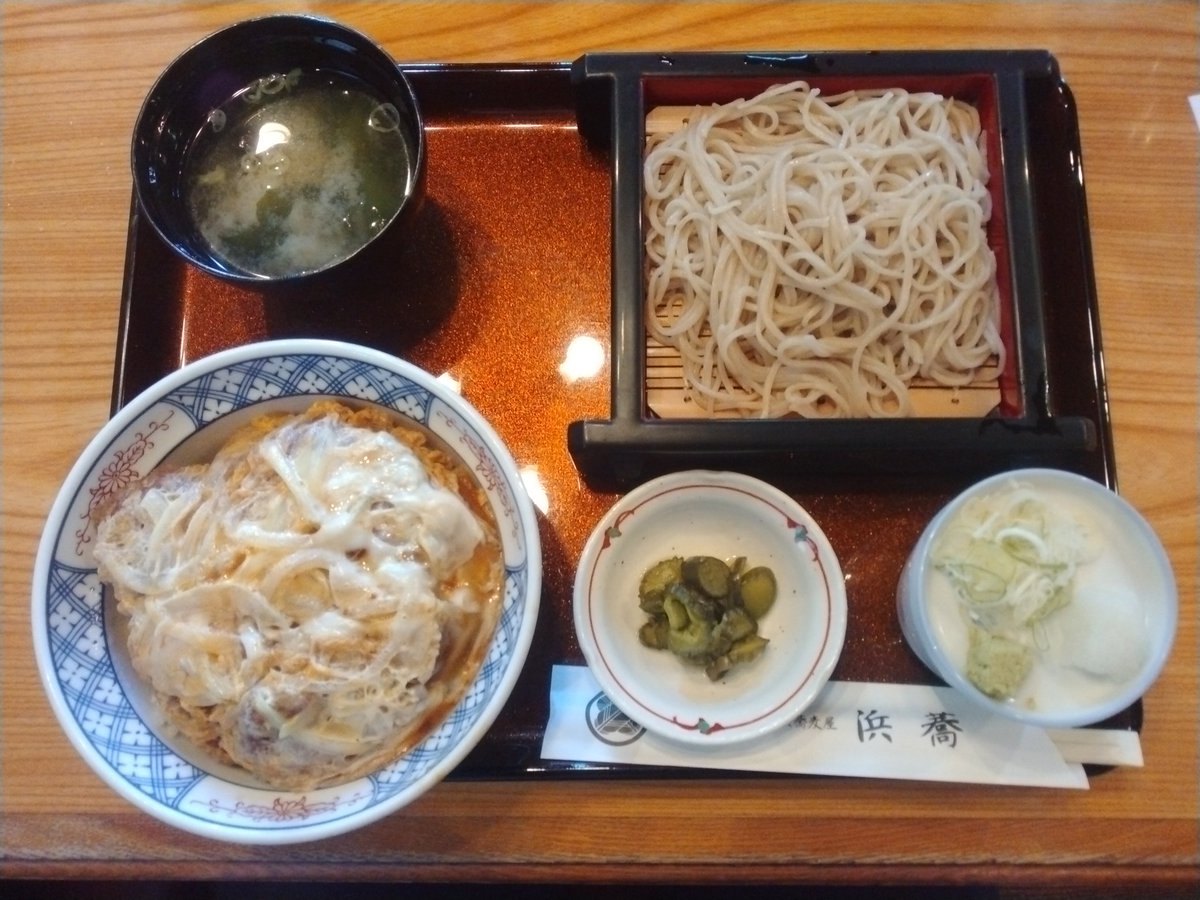 dorapee7's tweet photo. 暑くなりましたね～💦
冷たいお蕎麦が食べたくて良く行くお店へ🚙💨
お蕎麦目当てなんですが、なんかカツ丼も加わっちゃいます(^^;)
#お蕎麦
#カツ丼 https://t.co/kuuQTMCIGi