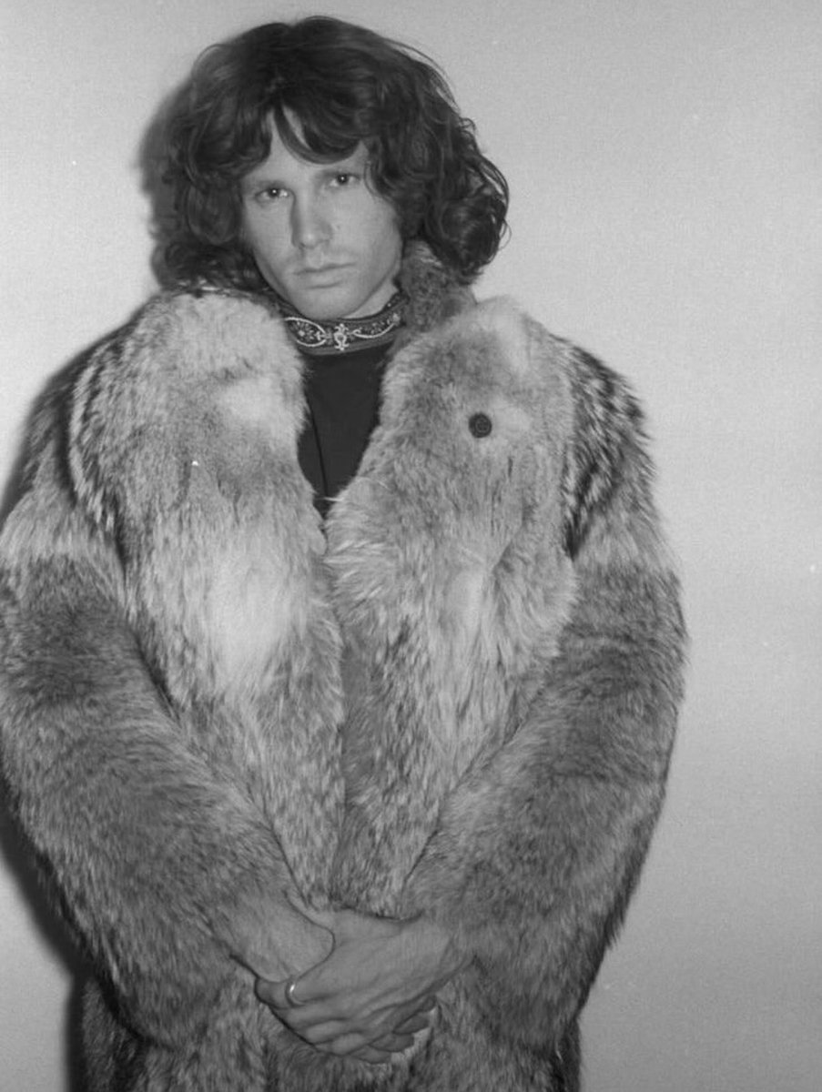 whotfisjovana's tweet photo. Jim really GAGGED with this coat and fit… he knew exactly what he was doing. mug so mean https://t.co/tkCv8bM7XW