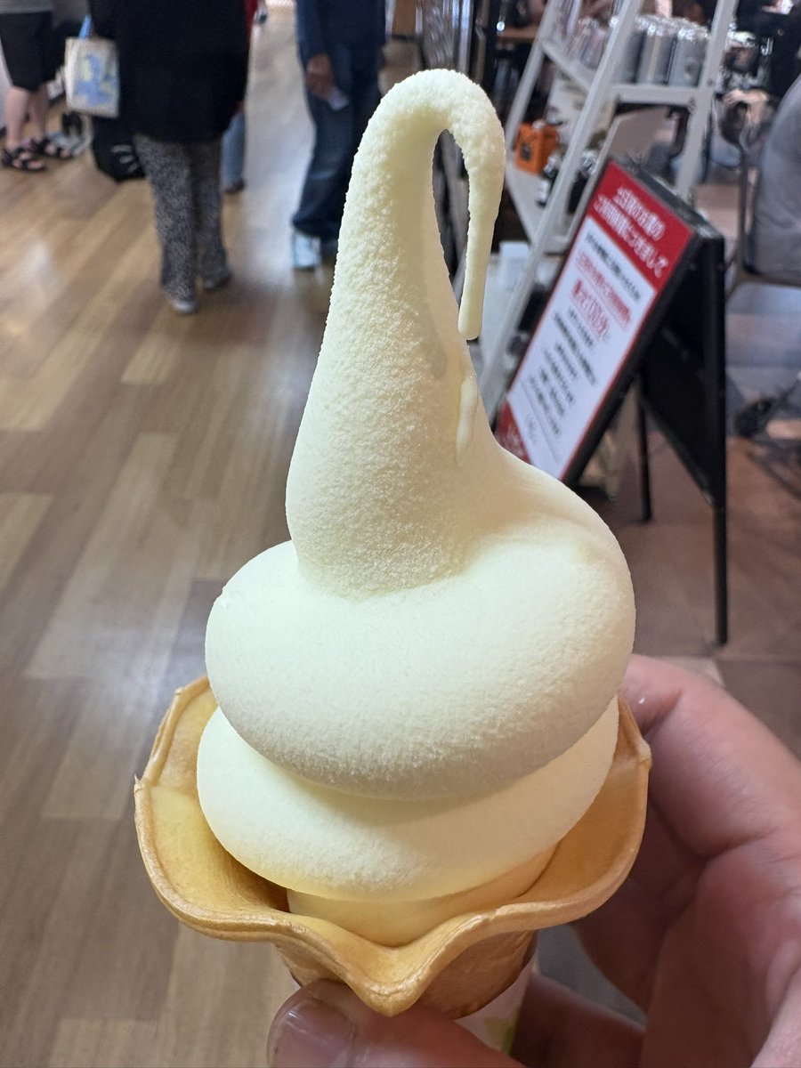 cyan0515's tweet photo. 梨ソフトクリーム🍦 https://t.co/wnJkOPrlm4