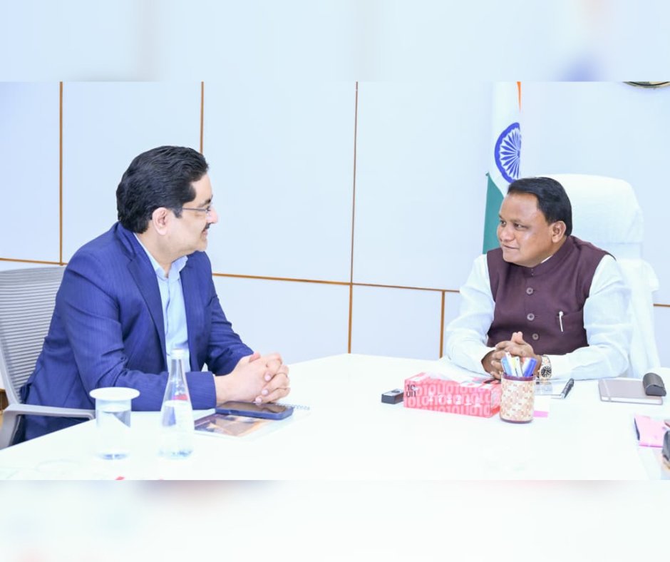 InvestInOdisha's tweet photo. Hon'ble @CMO_Odisha Shri @MohanMOdisha, held a strategic meeting with Mr. Kumar Mangalam Birla, Chairman, @AdityaBirlaGrp, to review the progress of the Group's ongoing and proposed investments in Odisha.
@SampadSwainBJP @IND_Odisha 
#InvestInOdisha #InvestInFuture #SamrudhOdisha https://t.co/O2jnLpSY4j