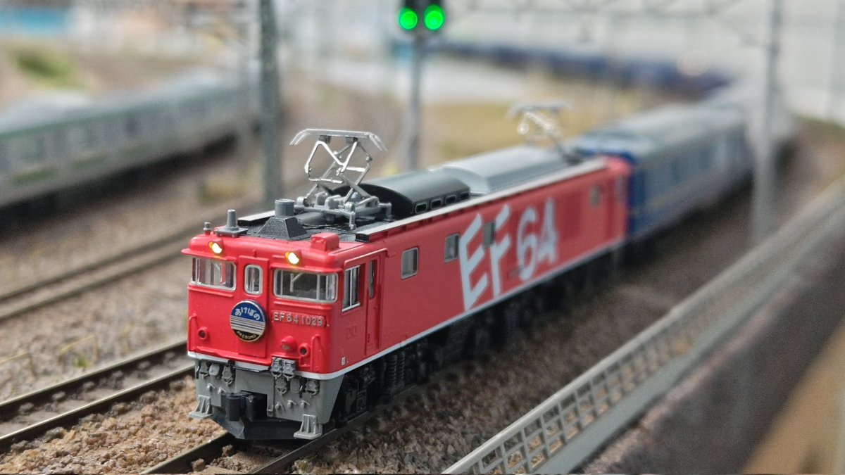 Amagi_Maya's tweet photo. 当方からの新作は #EF64レインボー指定機 でした。
敢えて不運の個体1029号機を名乗られせて、異なる運命の世界線を意図しています。

@Fujifox_model さんの #阪急新2800系 と #Memorial2300F も並べてきました！
居眠さんの作品、パンタ屋根の移設や2扉車への加工精度など、目を見張る作品でした。👍 https://t.co/BA1EMr0iWS
