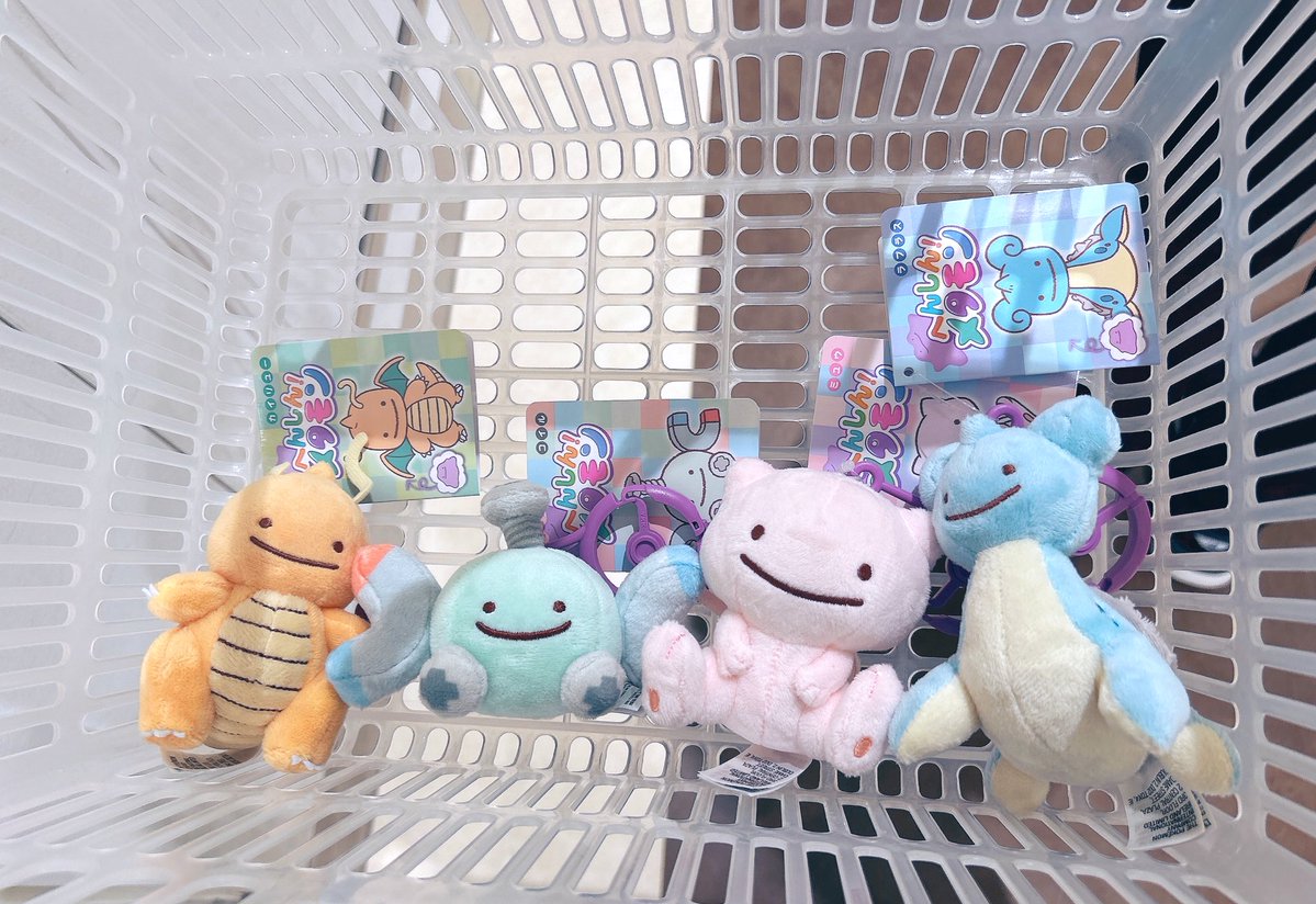 ponde89's tweet photo. ぜえはあ…
狙ってたコイルとミュウゲットできた…目の前でカイリューとラプラスの補充始まったから…そんなのもう、ね…( ◜࿀◝ )
すごい混雑だったから急遽整理券配布になったっぽい…スタッフさん本当にお疲れさまです🥺 https://t.co/PZhDz3618G