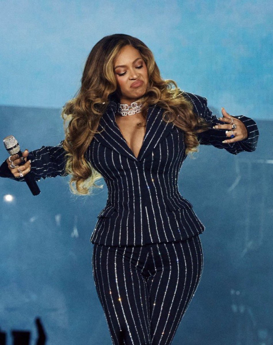 girlsonfillm's tweet photo. i’m literally still here i love this woman https://t.co/riFI0UNBPW