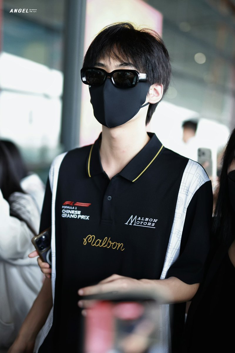 astrophile_zky's tweet photo. #小城春色 Day 0 — Heading to Yunan

บินกับหม่าม้าเหยียน 5555555555

#周柯宇 #โจวเคออวี่ #Zhoukeyu #DanielZhou https://t.co/0kMyyaeXBv