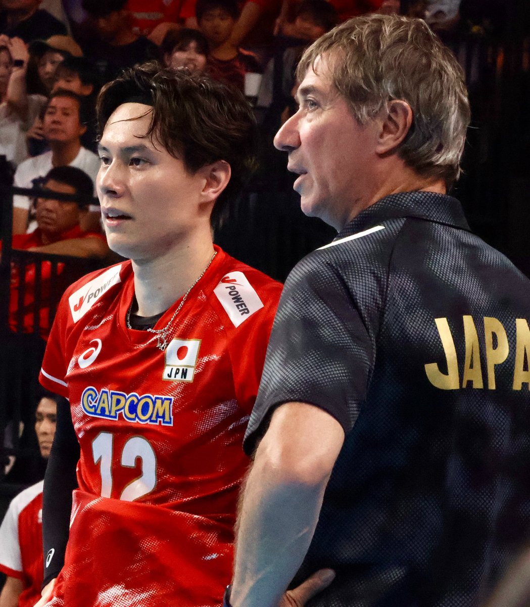 CoHicchix's tweet photo. 【2026.7.10  国際親善🆚 カナダ🇨🇦⭕️3-1
📍沖縄サントリーアリーナ】
藍副キャプテン&amp;ティリさん💖

Kidsとのハイタッチは一人一人に「ありがとう😊」を伝える藍くん😘

#髙橋藍
#takahashiran 
#日本代表
#国際親善試合
#藍くん大好き https://t.co/weurrntfdV