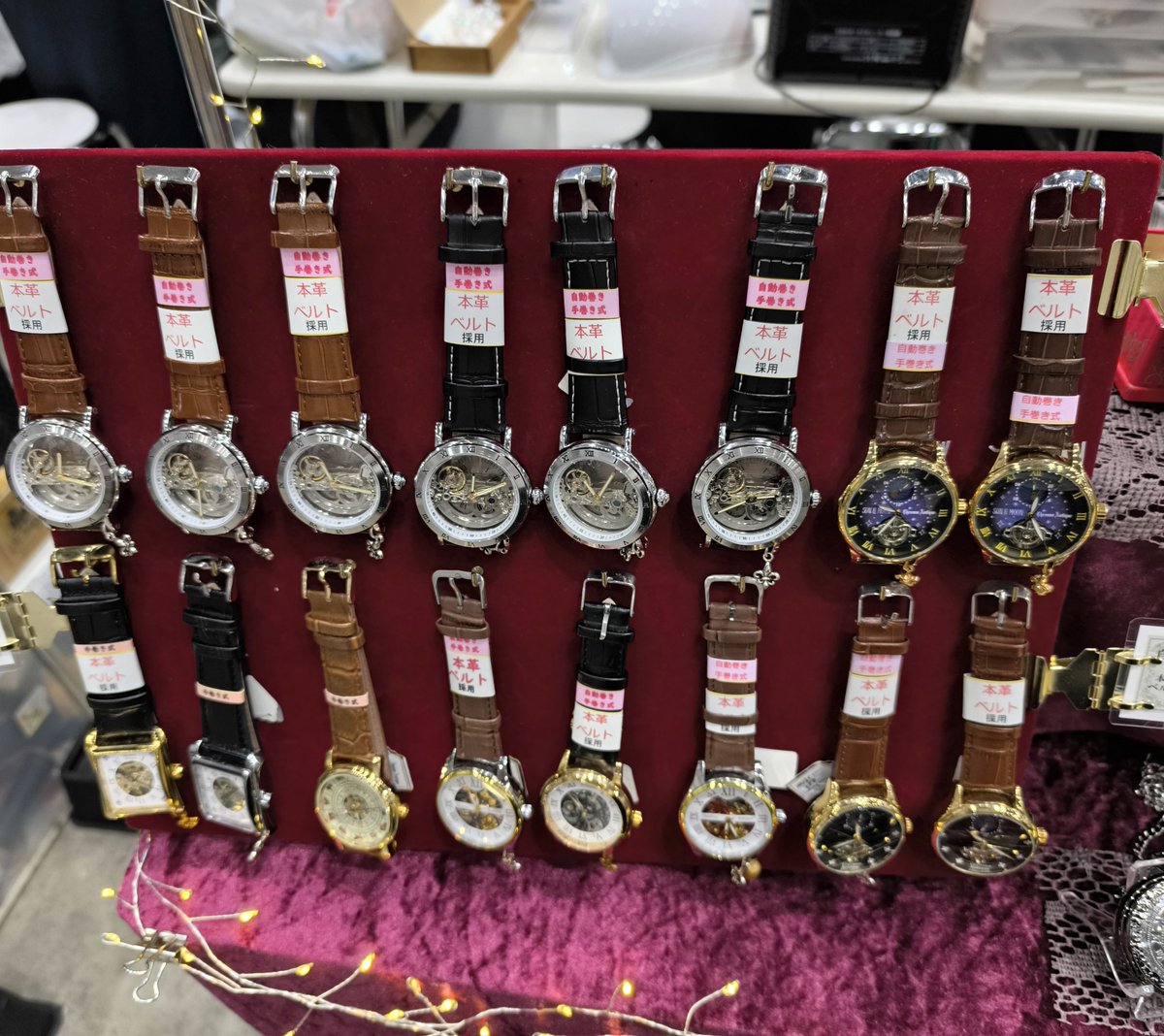 ChronusAntique's tweet photo. 本日も東京ビッグサイトでHMJ2日目に出展しております！ブースはC-109です。昨日売り切れてしまった時計たちも補充しました。本物の機械式（手巻き式）時計をぜひお手に取ってご覧くださいませ！お待ちしております。
#ハンドメイドインジャパンフェス
#HMJ https://t.co/MT5jUEzpvO