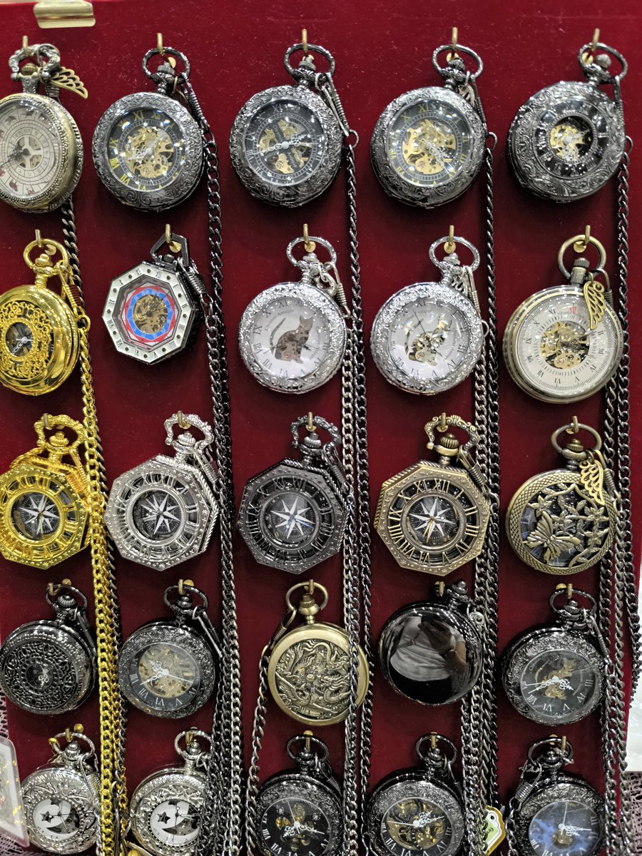 ChronusAntique's tweet photo. 本日も東京ビッグサイトでHMJ2日目に出展しております！ブースはC-109です。昨日売り切れてしまった時計たちも補充しました。本物の機械式（手巻き式）時計をぜひお手に取ってご覧くださいませ！お待ちしております。
#ハンドメイドインジャパンフェス
#HMJ https://t.co/MT5jUEzpvO