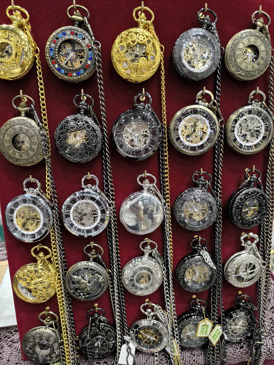 ChronusAntique's tweet photo. 本日も東京ビッグサイトでHMJ2日目に出展しております！ブースはC-109です。昨日売り切れてしまった時計たちも補充しました。本物の機械式（手巻き式）時計をぜひお手に取ってご覧くださいませ！お待ちしております。
#ハンドメイドインジャパンフェス
#HMJ https://t.co/MT5jUEzpvO