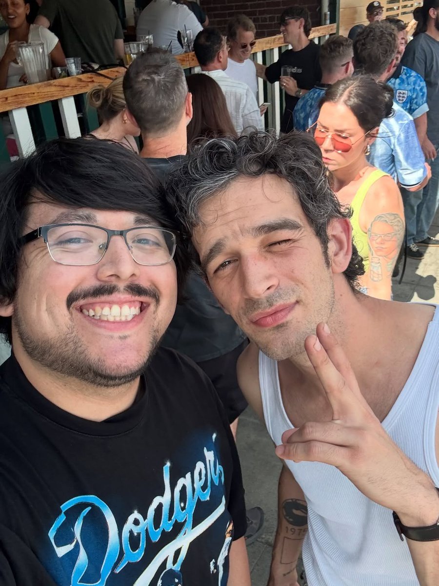 robbersingerman's tweet photo. 11.07.26 // Matty, Ross and Gabi  at Barney's Beanery with a fan
© whatupjuan (ig) https://t.co/EPXEGhrm7C