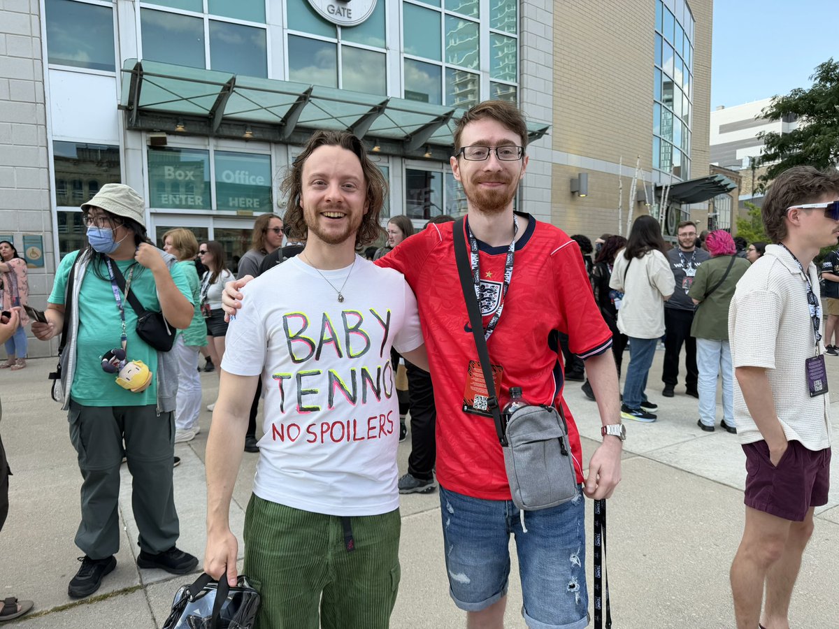 CodeShax's tweet photo. What a day, TennoLive with insane stuff being shown, England through and meeting amazing people here in Canada for my first time here! Couldn’t ask for a better day. Bonus thanks to @MrRoflWaffles for the chat and pic! I promise we weren’t following you guys, we were just heading to Scot’s corner to watch the rest of the match 😂