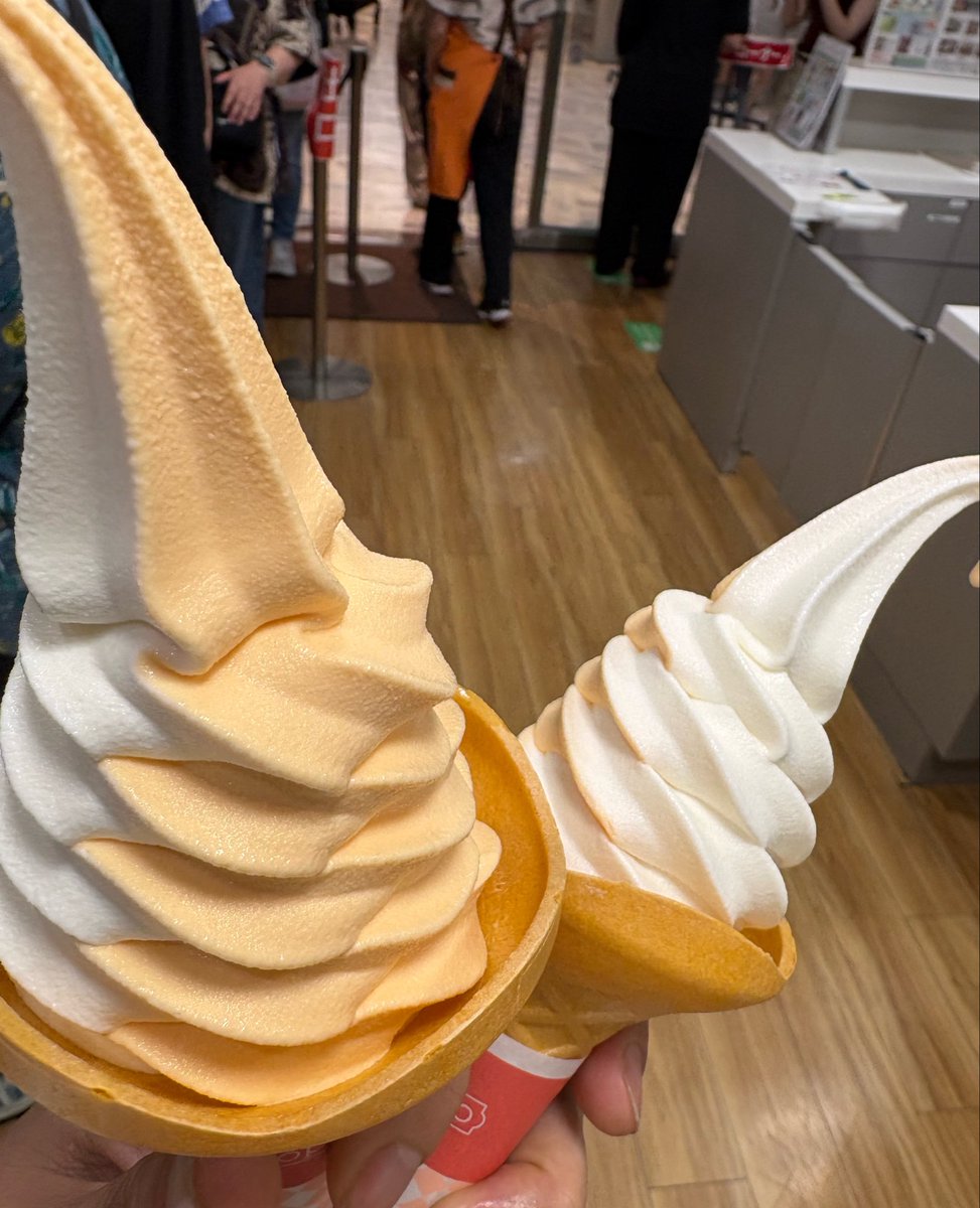 hirohisahorie's tweet photo. 交通会館のメロンミックスが1番おいしい
#ソフトクリーム https://t.co/xyuGan8uOf