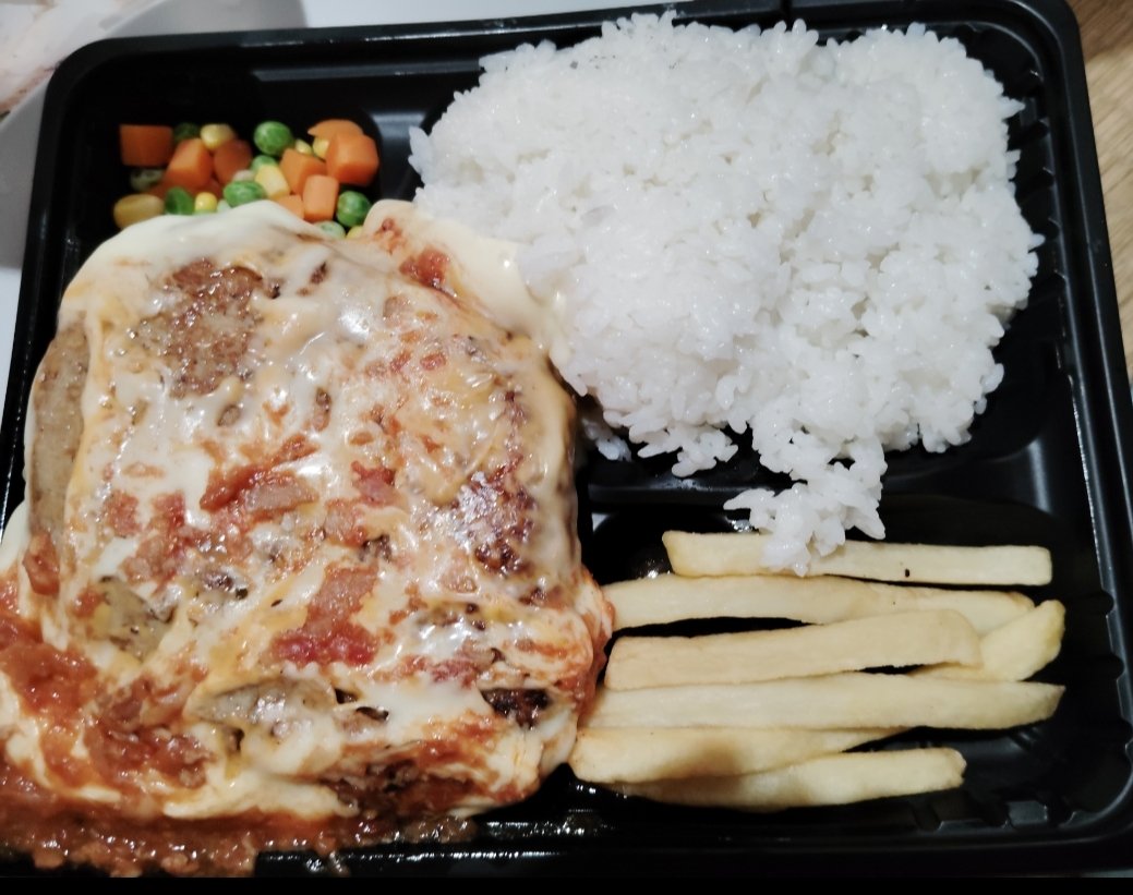 yukiusagi456's tweet photo. 7/ 8水昼、弘祥にてレバニラ定食820円、スープを台湾ラーメンに変更+200円。
7/11土昼、チキボン亭にてチーズハンバーグM1680円ご飯付き200円テイクアウト。量多い。弁当容器が重さに負けている。ハンバーグ柔らか〜い😁 https://t.co/7H4TMo0CbA