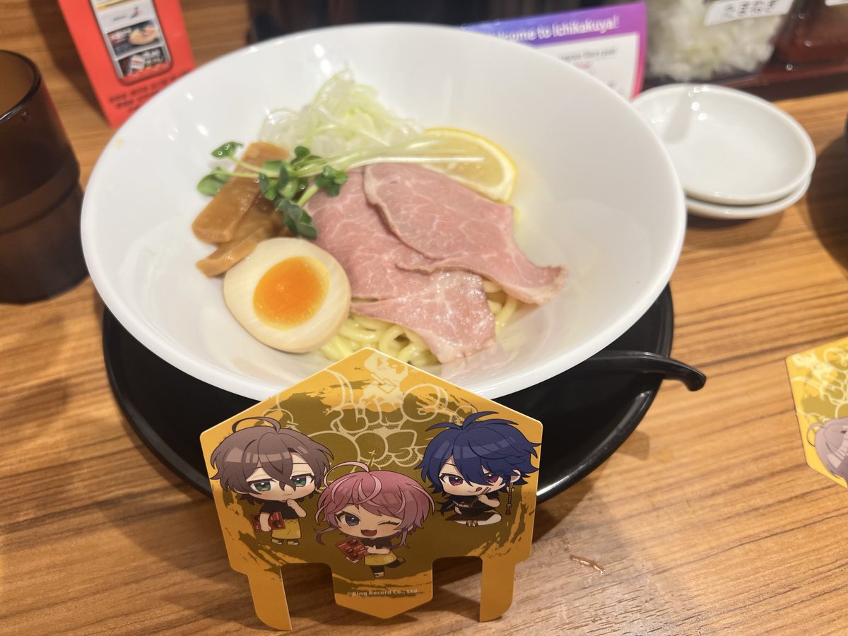 uit_melt's tweet photo. 昨日は朝からグッズ並んで一日中フラフラしてお昼はヒプマイのコラボ行ってライビュ見て夕飯にまたヒプマイのコラボ行って🤭楽しかった🥳♪ https://t.co/nl9vdHruxu