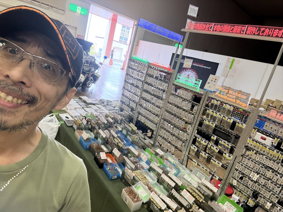 baisyuu03's tweet photo. おはようございます(•谷•)ノ
本日は札幌SGGMにて出展されている「サージェンツハート」様にてお手伝いしております！
本日のオススメは10発セットにベルトリンクがセットされたヤツ♪
他にも多数買いで箱プレゼントなど盛り沢山です
お待ちしております！！ https://t.co/z5G8Qnicya