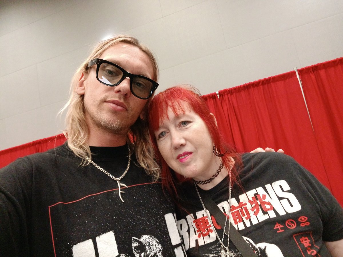 KFAM_Christine's tweet photo. I'm completely gone. He is the absolute sweetest person. He took the picture, rubbed my back and said take care angel. We talked a good 10 minutes ❤️ thank you Jamie ❤️ @Jamiebower
#jamietwt #jamiecampbellbower #jamiebower #JCB https://t.co/FPHPSaVlJN