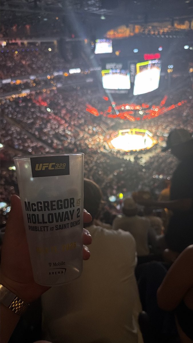 HalesCollects's tweet photo. At UFC 329!! Who y’all got Mcgregor or Holloway??!! @ufc 

#UFC #UFC329 https://t.co/K40f5bUwE8