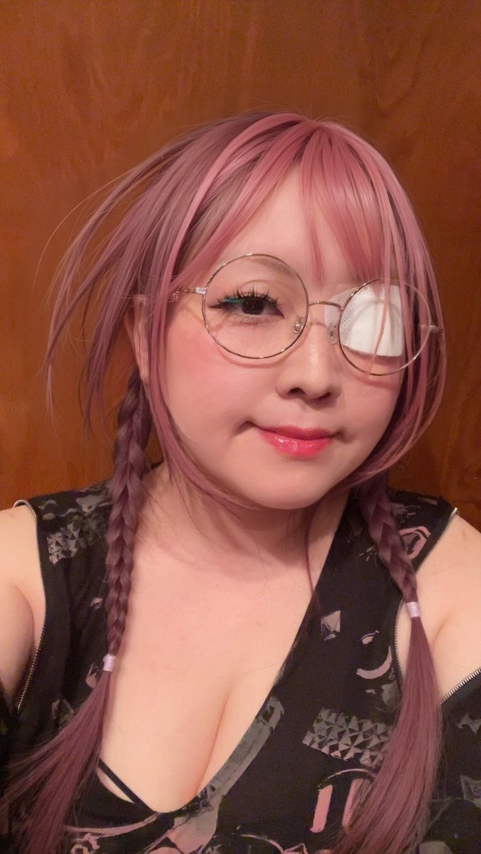 yusaburukokoro's tweet photo. 左目に封印されし邪眼で人知れず魔と戦っています👁️
（目怪我した🩹治りました） https://t.co/diTKwaGy3J