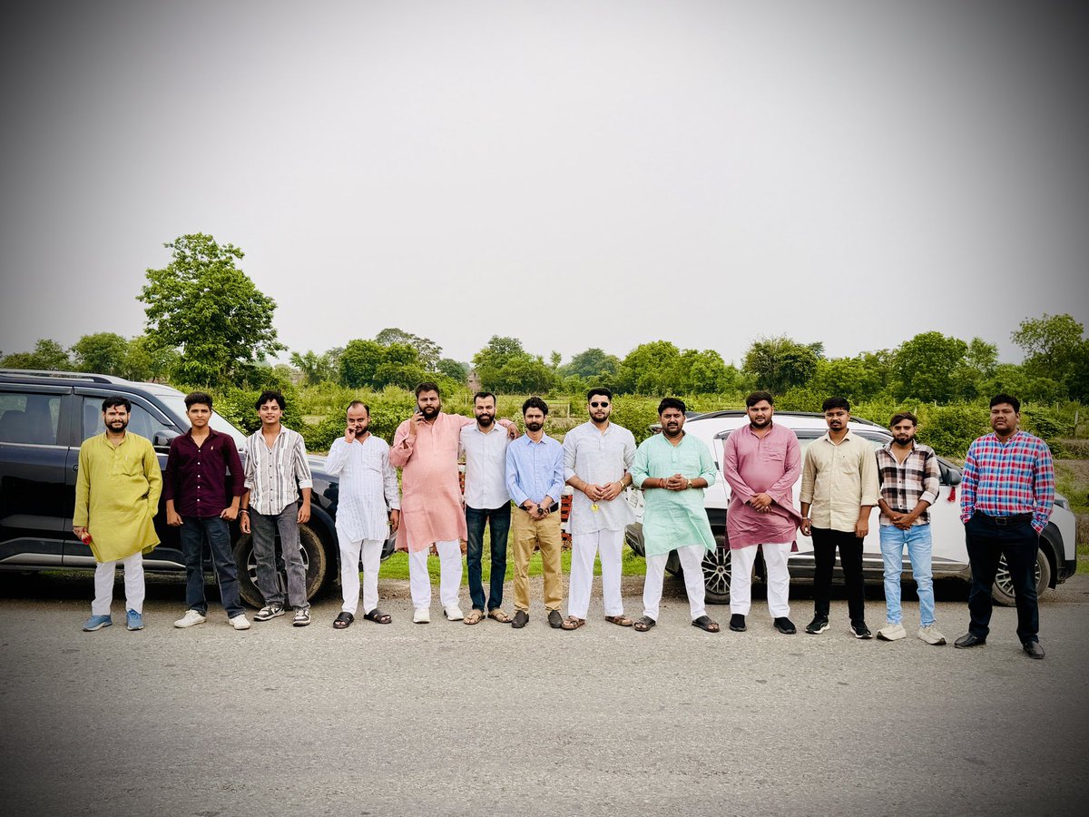 RLkBjp's tweet photo. भारतीय जनता युवा मोर्चा के प्रदेश अध्यक्ष श्री रोहित मिश्रा जी के दायित्व ग्रहण कार्यक्रम में सम्मिलित होने के लिए युवा साथियों के साथ लखनऊ प्रस्थान किया 
युवा मोर्चा जिंदाबाद 
#RudralaxmikantTeam 
@idharampalsingh @mppchaudhary @irohitmishrabjp @BJYM @BJYM4UP https://t.co/HlqJHDd0RD