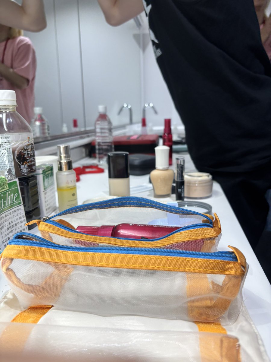 taigahigh's tweet photo. 俺以外メイク道具忘れたので、化粧品リレーなう。 https://t.co/iAzgjfo0WQ