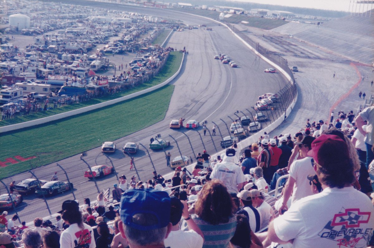 TowryPeyton's tweet photo. Photo of the last race on the original oval configuration at Atlanta Motor Speedway in 1997

You can see the new quad-oval construction in the background https://t.co/AdACLb3F45