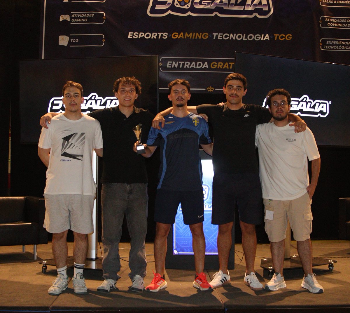 Jogaliaoficial's tweet photo. Parabéns aos vencedores do torneio de Counter-Strike 2 na Jogália! 🏆

GGWP a todos os participantes por tornarem este torneio tão competitivo e memorável. Obrigado por fazerem parte desta edição. ❤️

📸 Diogo Cavalheiro https://t.co/J1Laog3nJ6