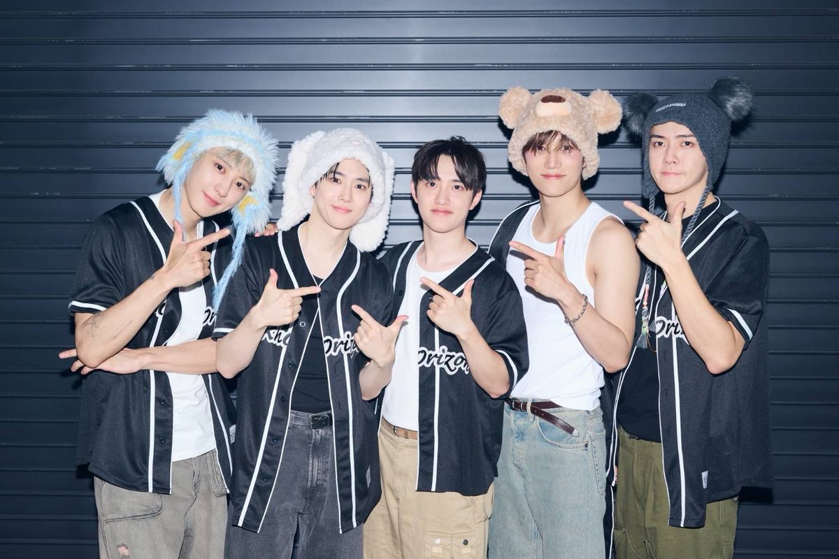 leeyeollee's tweet photo. SOOkeeper with his beloved hybrids~ 🫶🏻🫶🏻🫶🏻 https://t.co/apI8Ivr0aj