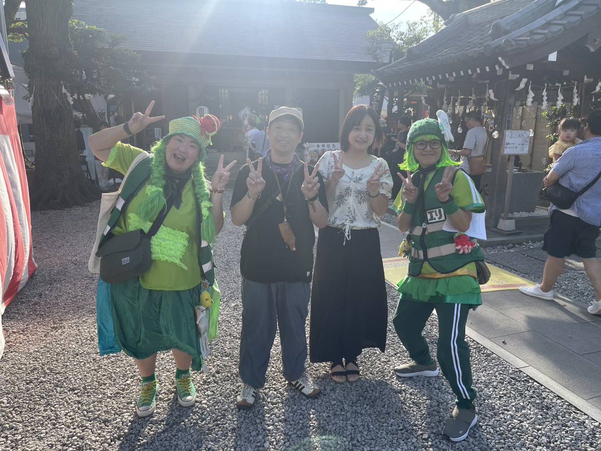 fmshinagawa's tweet photo. #安田大サーカス
 #団長安田 さんと #安田さち さんご夫妻
#胡喋蘭 のあべこさんとエリさん
#FMしながわ の番組パーソナリティの
4ショット📷✨

#蛇窪神社 で開催している
#夏フェス盆踊り　
胡喋蘭のお二人がMC頑張って🎙️

#シナガワンラジオ
#ほっとラジオしなかわ https://t.co/NU4aATM7YZ