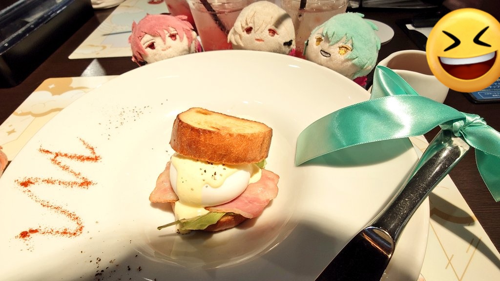 yukika45's tweet photo. こないだ友人とアニカフェ初日行けた✨

頑張って推しの友人にご協力できてよかったー🥰
お席も17でアイナナだったし、奇跡的に他作品推しで💅🏻の色あったからして行けた✨

アイナナご飯が意外と重たくて、次回からは組み合わせ考えねばならぬと感じた初日でした。 https://t.co/WqrBATQ1Bu