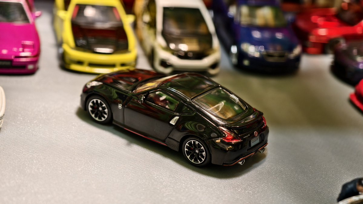 Giga_Penguin's tweet photo. Fuji Nissan 370z NISMO 🤗

Finally a high detail 370z!

Good casting overall but headlamps colour doesn't look quite right. Real car headlamps has a black background but this look a bit too light.

Engine detail is good and wheels looks great!

#164scale #164diecast #370z #fuji https://t.co/IoF6HiVb12