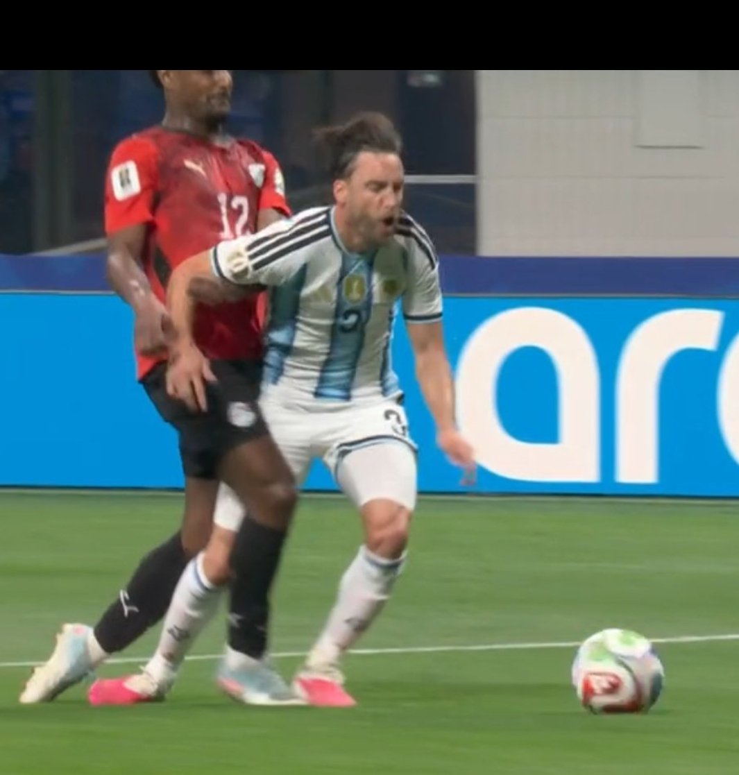 mkmarka's tweet photo. موقع ارشيف الفار البرشلوني:

* بنالتي الارجنتين ضد مصر صحيحة 
* بنالتي انجلترا ضد الترويج غير صحيحة

احكم ا على الصورة وشاهدو كم هذا الخساب برشلوني نجس https://t.co/vk4Ssr6s0L