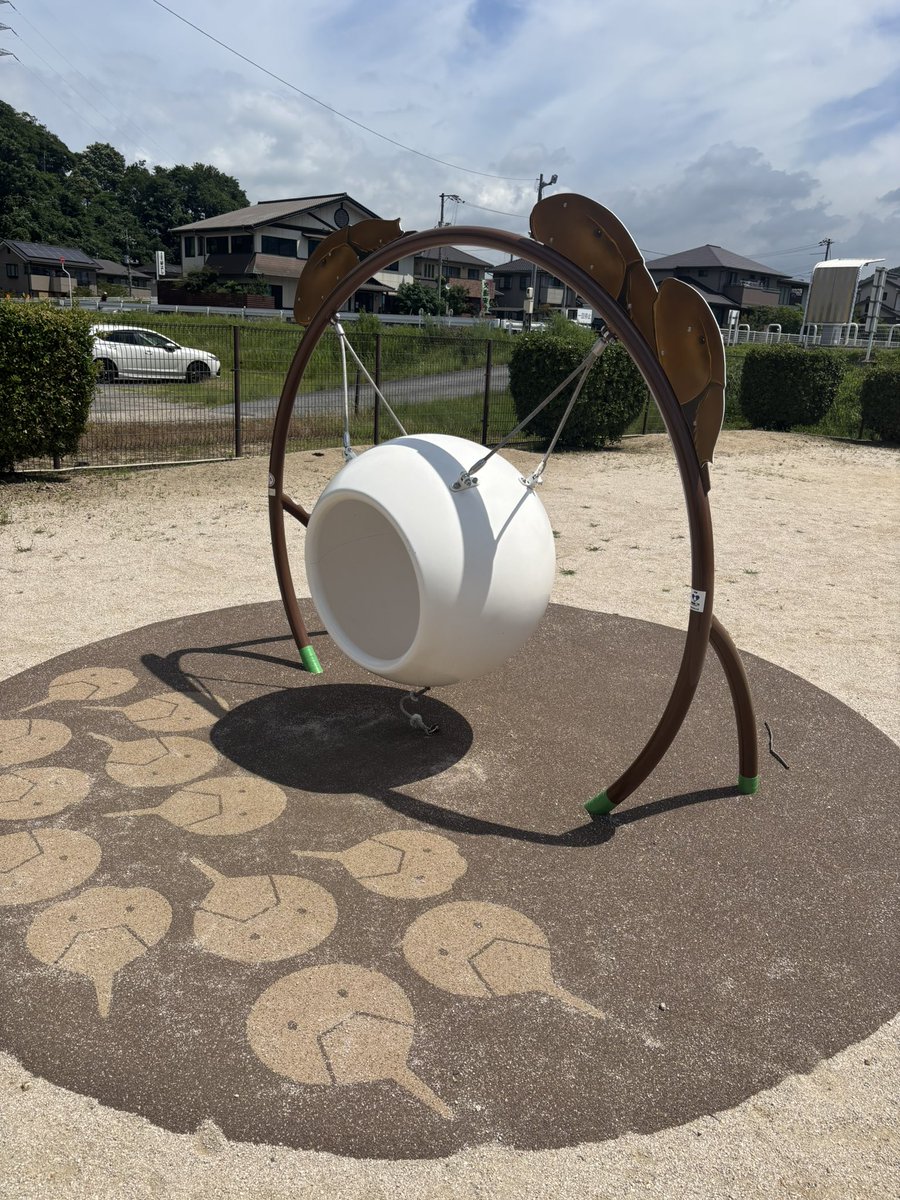 Syunta_P's tweet photo. 博物館も良かったけど隣の公園がカブトガニに真摯すぎる https://t.co/0rsn95ov8W