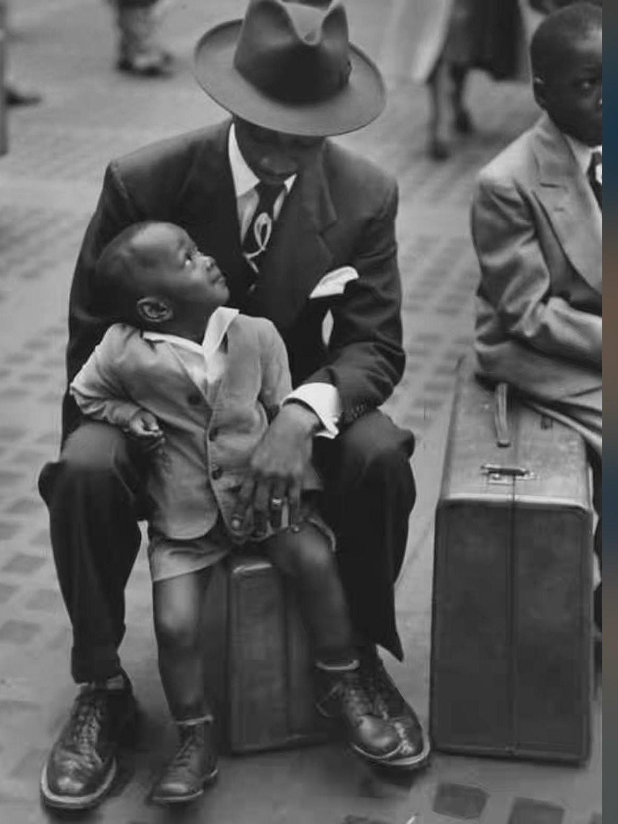 AfricanArchives's tweet photo. A father and sons at Penn Station, New York City, 1948. https://t.co/sTXC9KOlP4