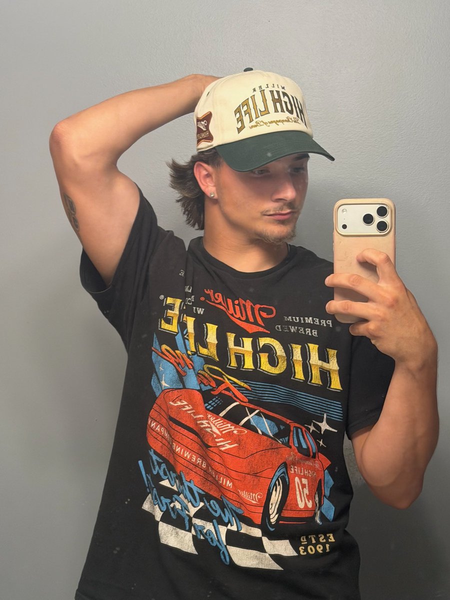 johnnyjorked's tweet photo. front cam or back cam? https://t.co/5iK5KOedPQ