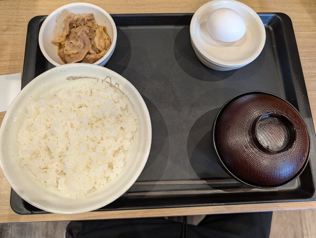 naporeon1022's tweet photo. 10時59分に松屋へ駆け込み、朝ごはん定食(350円)を特盛にして朝昼兼用にするのが本質なんだよなあ… https://t.co/jTP3llRrRo