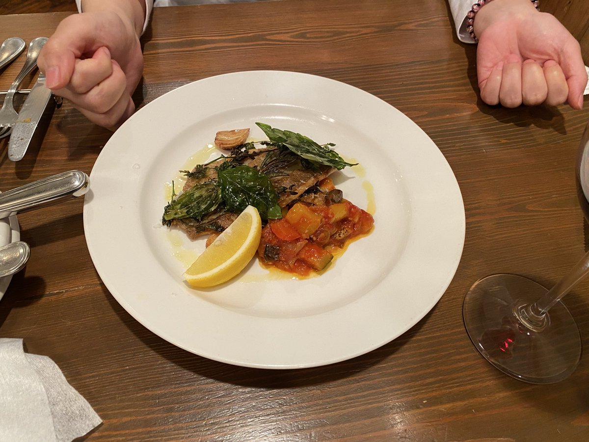 morgancar193's tweet photo. 昨日のイタ飯🇮🇹
タベルナ＆エノテカ バール ＮＯＢＵさんへ
メニューにないペペロンチーノを作ってもらいました( ˊ̱˂˃ˋ̱ )

美味しかったのでまた行きたい☺️ https://t.co/78kA3zhzE1