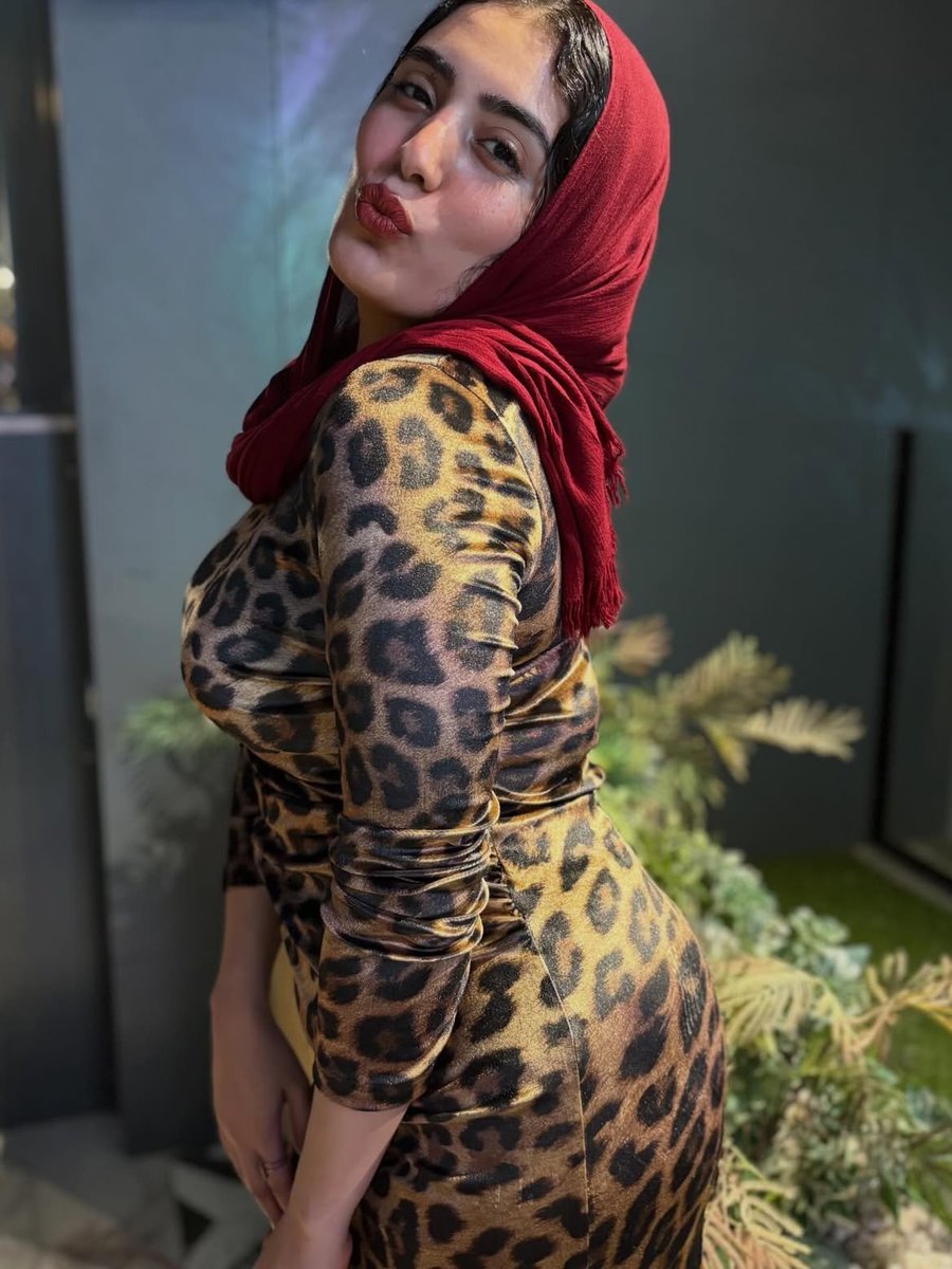 simp_vibes's tweet photo. This bitch is just a milking machine https://t.co/9zfUiq6qTU