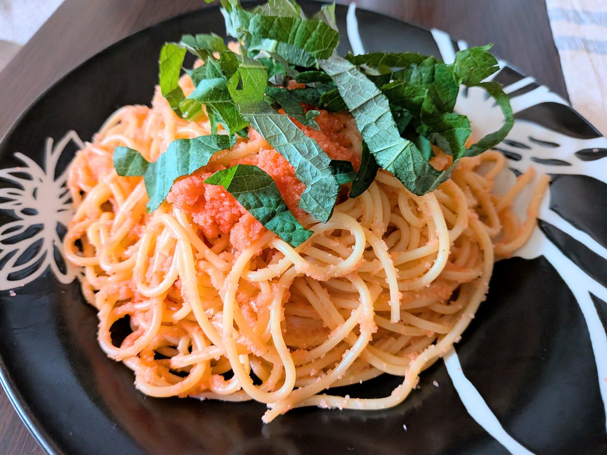 KONATHU710's tweet photo. 初めて本物の明太子使って明太子パスタ作りました🍝豆乳とバターをちょこっと入れて。美味しくて一気に食べちゃった！大葉はさみでカットすればよかったのかな
今後の課題とします😅
#おうちごはん https://t.co/97RyLOJLvO