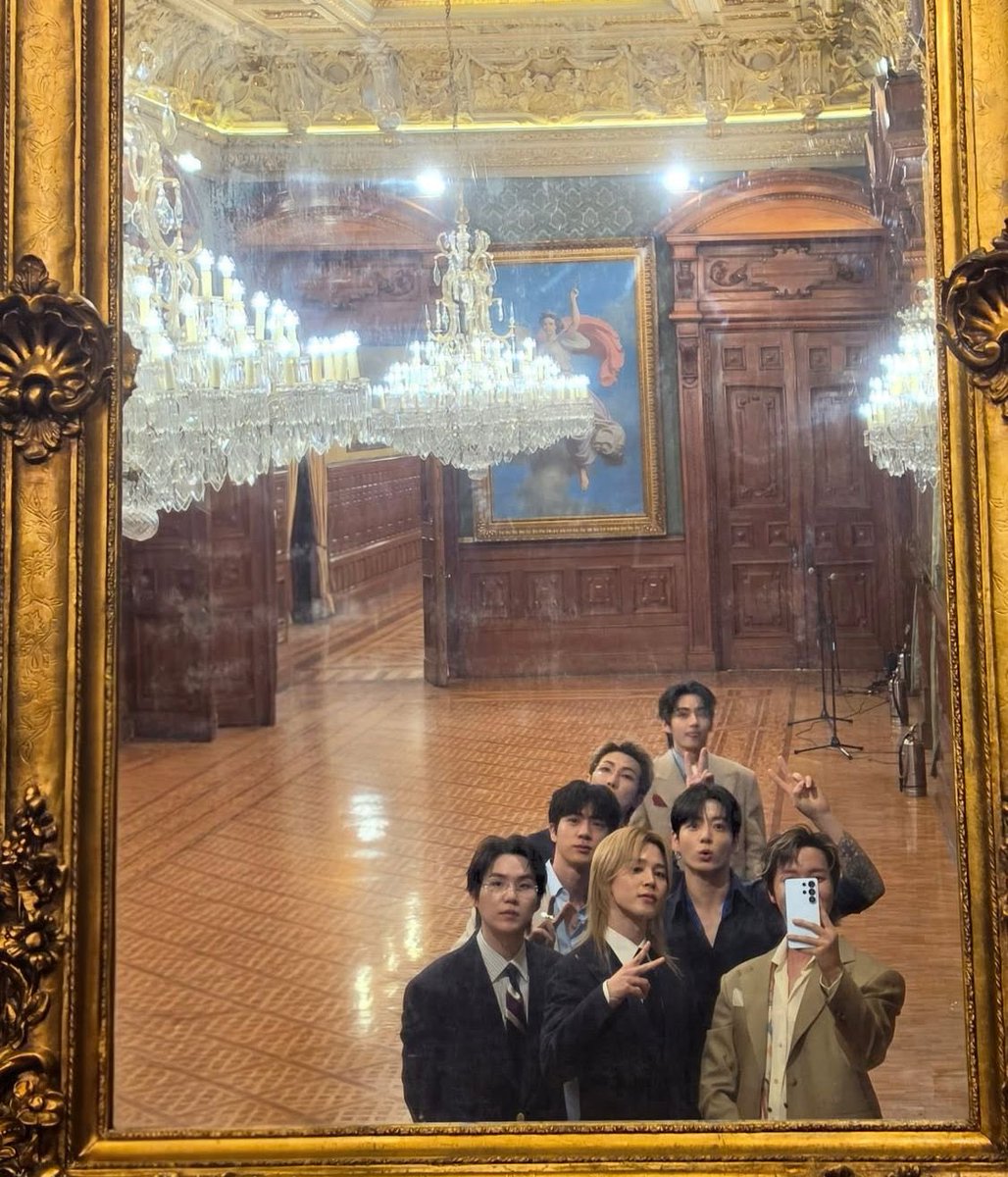 vanijjk's tweet photo. BTS en el palacio nacional https://t.co/Rf3dfBsH9N