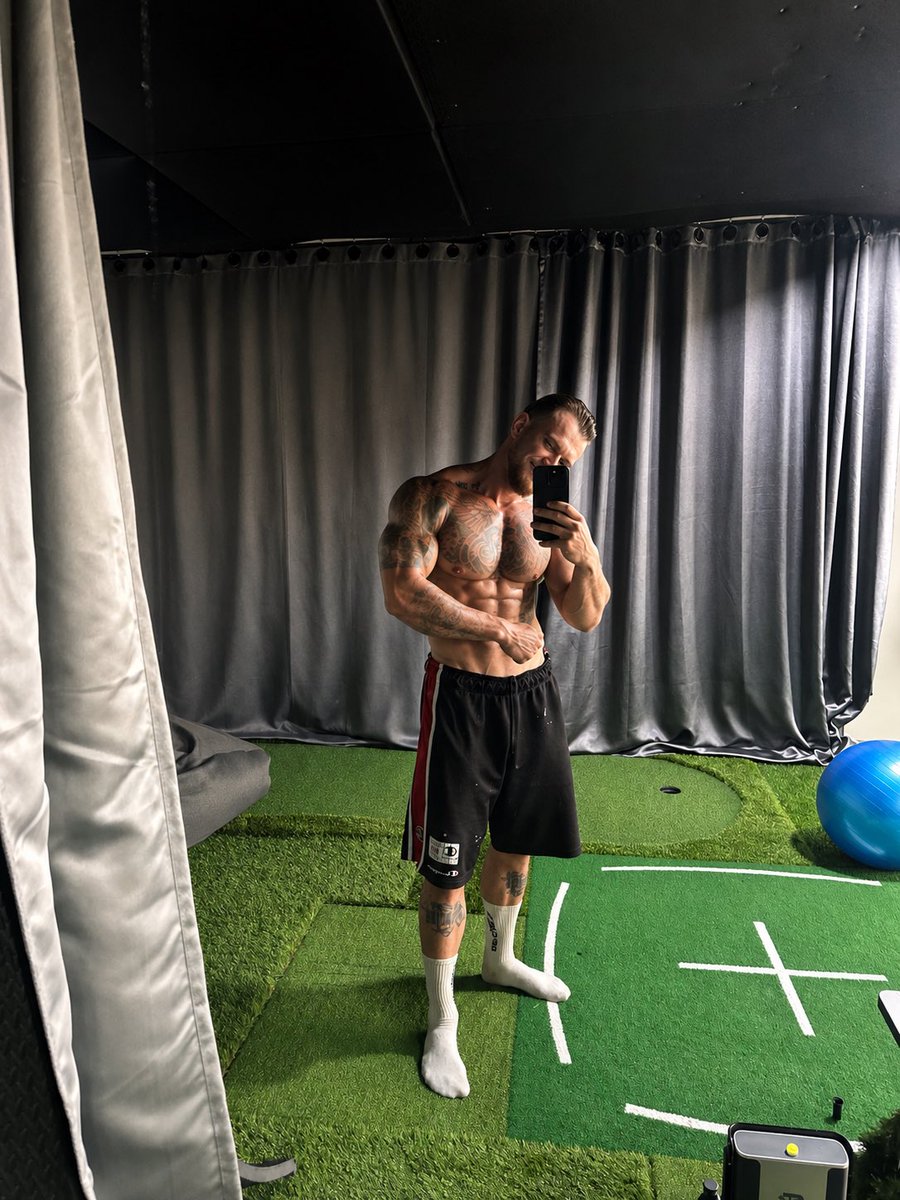 JohnXhhX's tweet photo. Good morning ladies and Gents. 

Show me your mirror selfies and how fit u are? ￼🔥
See in comments where you find more of me 🔥💦🫶🏼￼￼￼
#fy #muscle #tattoo #gym #nude #OF https://t.co/lLeuLmiqyg