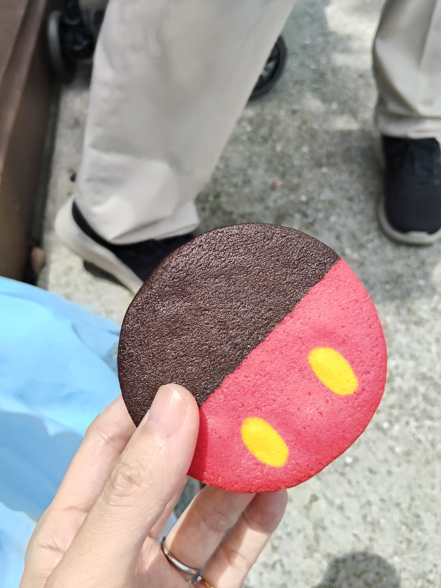 01aym14's tweet photo. ディズニー��アイス食べたのも初めて https://t.co/3bdoYQtaWV