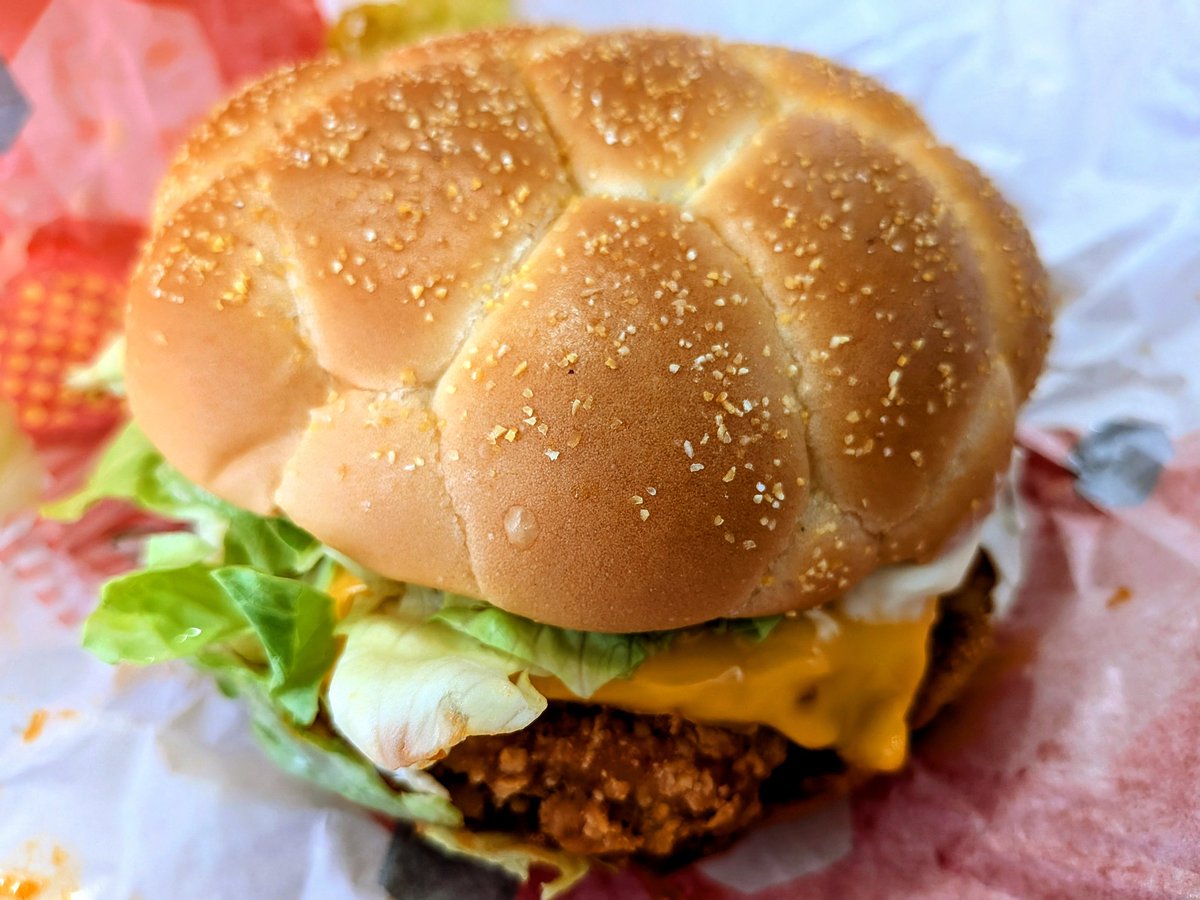 yakiton_hunter's tweet photo. 本日のランチ昼マック🍔🍟
メキシカンタコスチーズチキン
🐷➡️🐔
#MacDonald https://t.co/IseVDxoueF