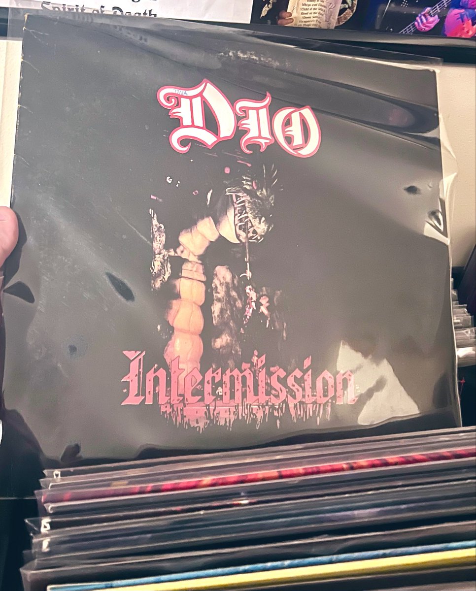RockMetalManiac's tweet photo. Will probably spin this twice!
🔈🎶🤘😎🤘

#NowPlaying #Dio #Intermission #PhysicalMusic #Vinyl #RJDWeekend https://t.co/bpoFgg9ncY